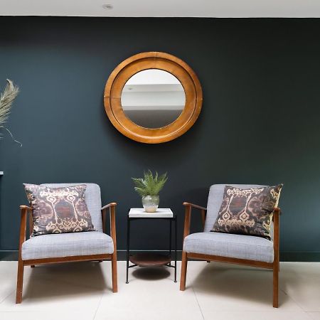 The Heart Of Shepherds Bush - Modern 2Bdr Apartment With Garden ロンドン エクステリア 写真
