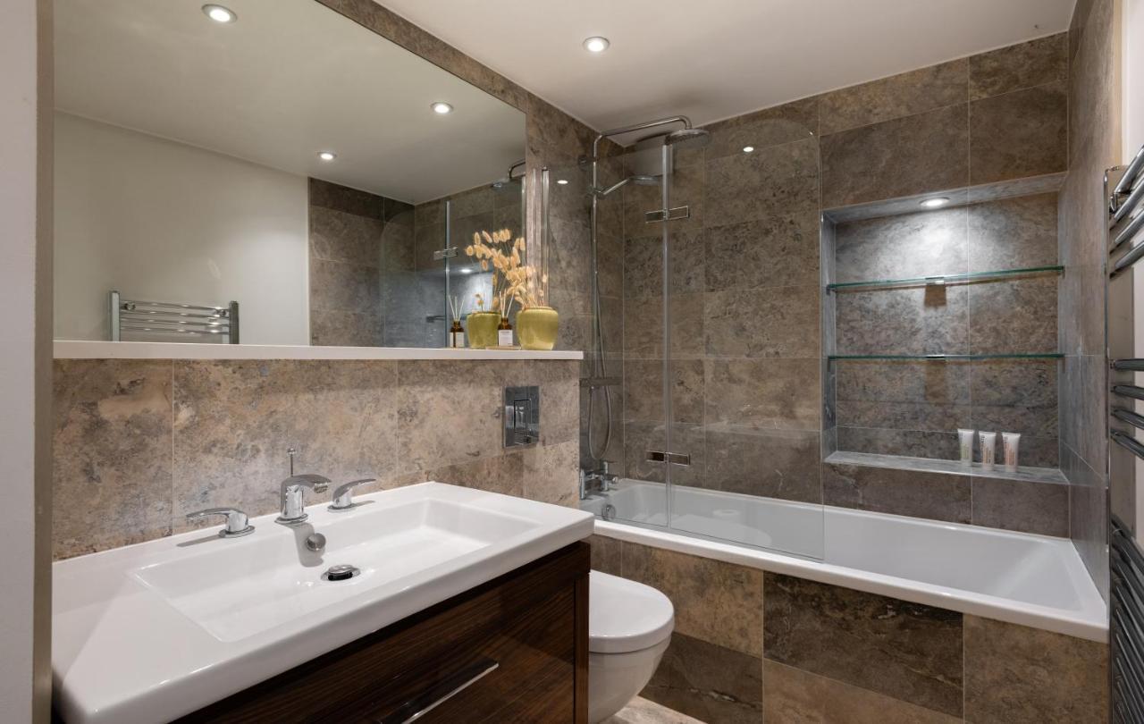 The Heart Of Shepherds Bush - Modern 2Bdr Apartment With Garden ロンドン エクステリア 写真