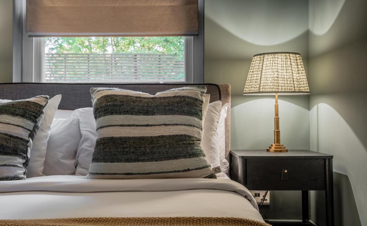 The Heart Of Shepherds Bush - Modern 2Bdr Apartment With Garden ロンドン エクステリア 写真