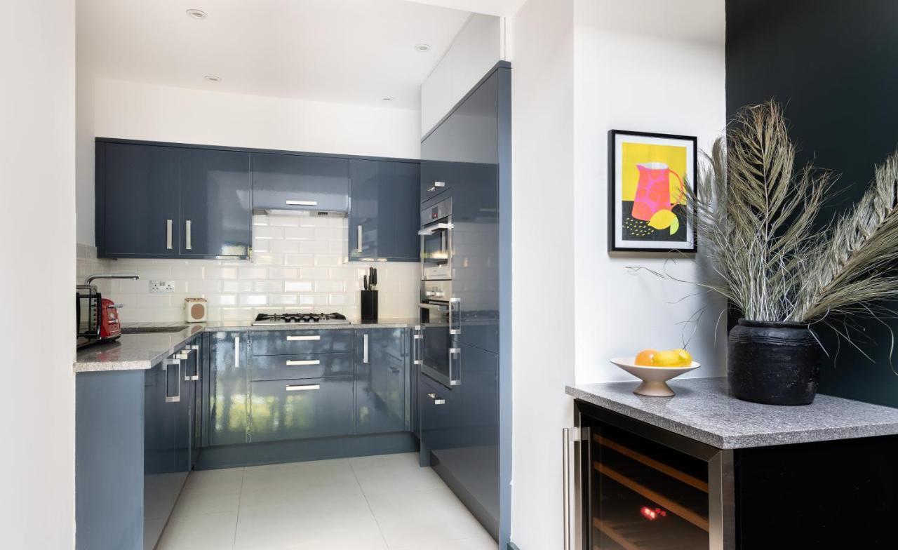 The Heart Of Shepherds Bush - Modern 2Bdr Apartment With Garden ロンドン エクステリア 写真