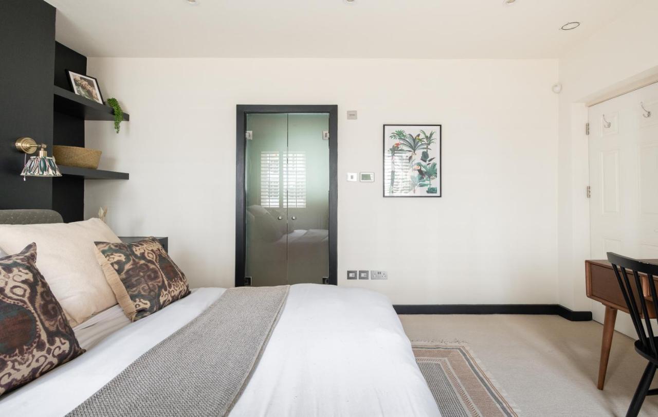 The Heart Of Shepherds Bush - Modern 2Bdr Apartment With Garden ロンドン エクステリア 写真